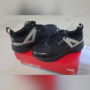 PUMA Nuage Run Cage Metallic SZ 5.5